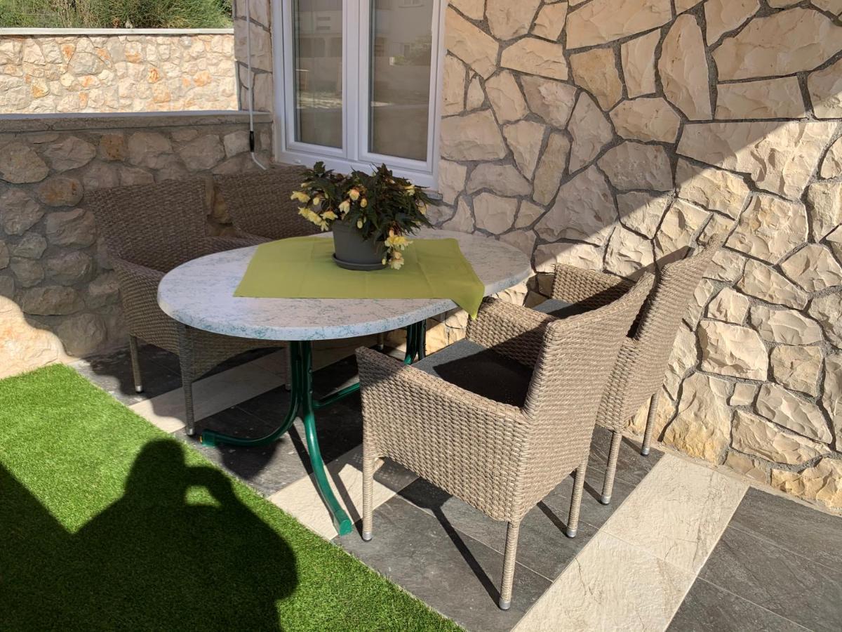 נובליה Apartments Albatross מראה חיצוני תמונה