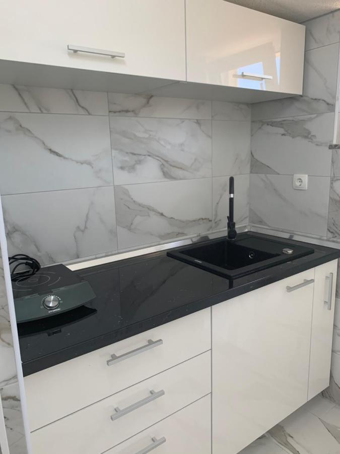 נובליה Apartments Albatross מראה חיצוני תמונה