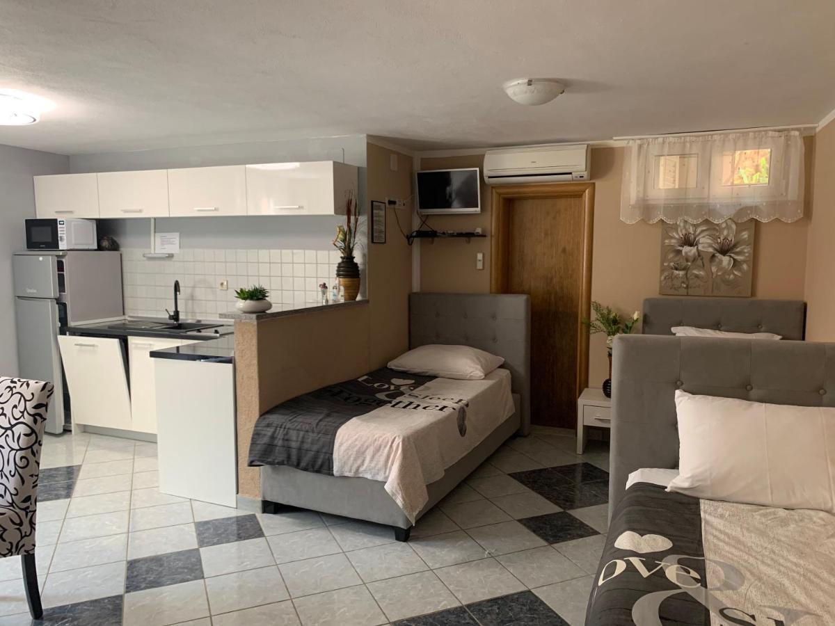 נובליה Apartments Albatross מראה חיצוני תמונה