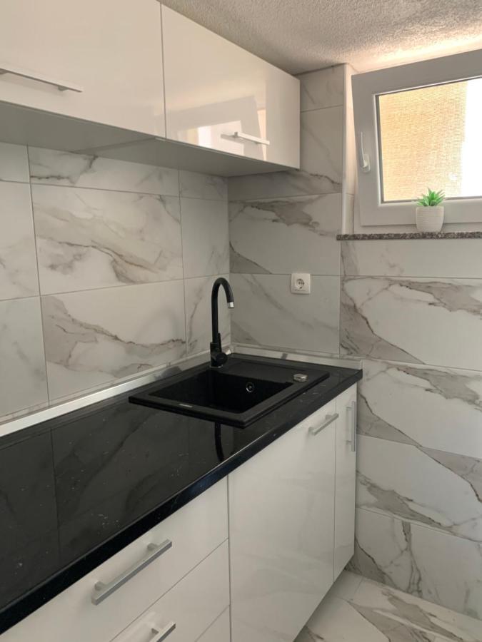 נובליה Apartments Albatross מראה חיצוני תמונה