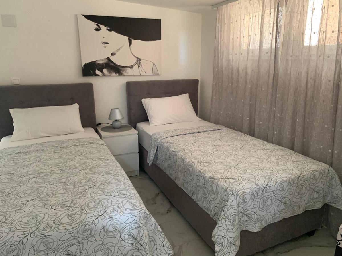 נובליה Apartments Albatross מראה חיצוני תמונה