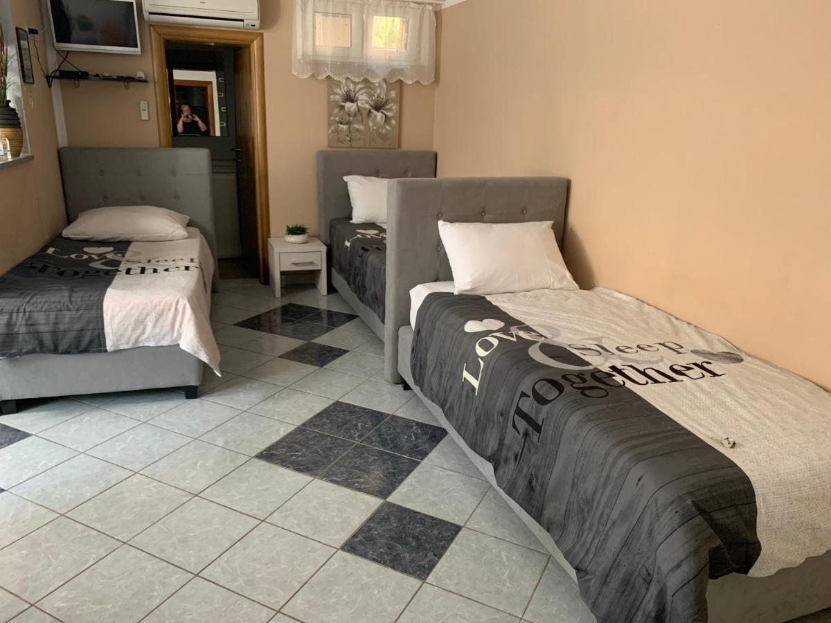 נובליה Apartments Albatross מראה חיצוני תמונה