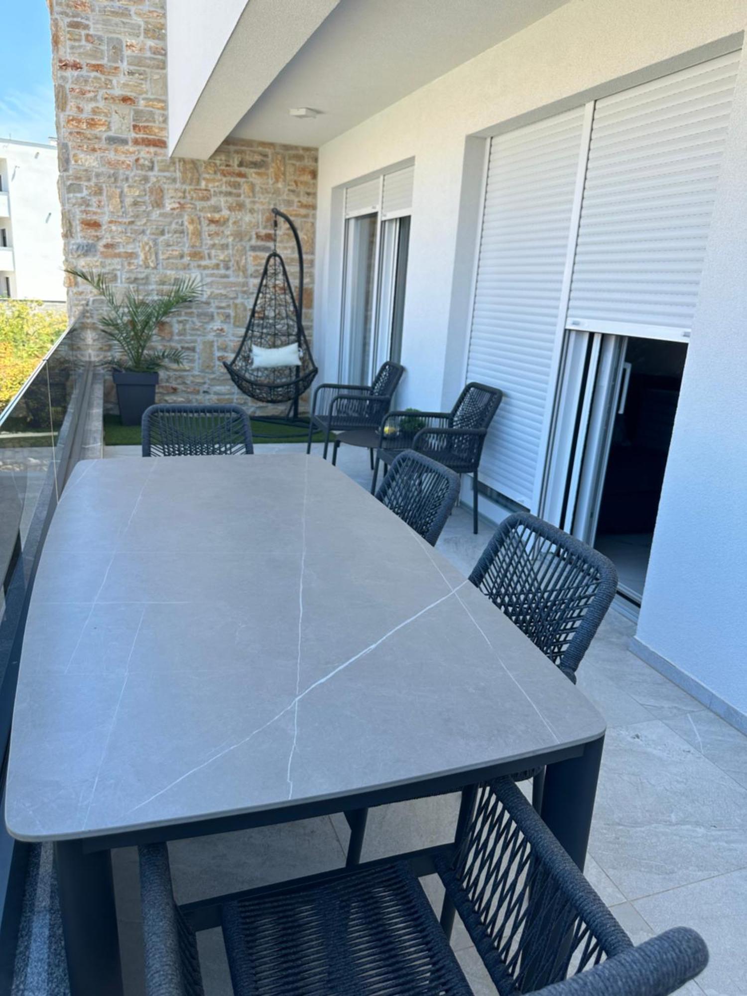 נובליה Apartments Albatross מראה חיצוני תמונה