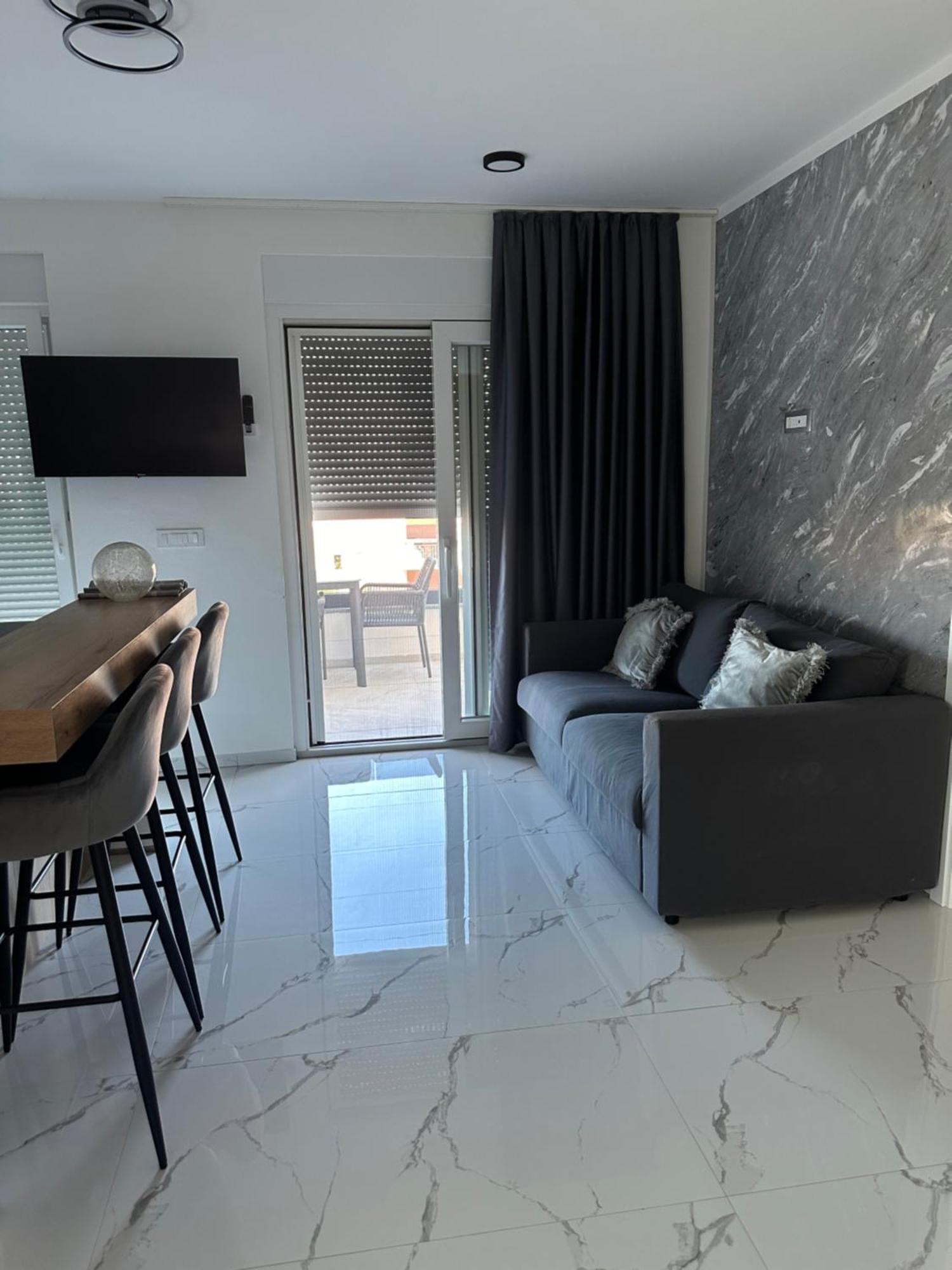 נובליה Apartments Albatross מראה חיצוני תמונה