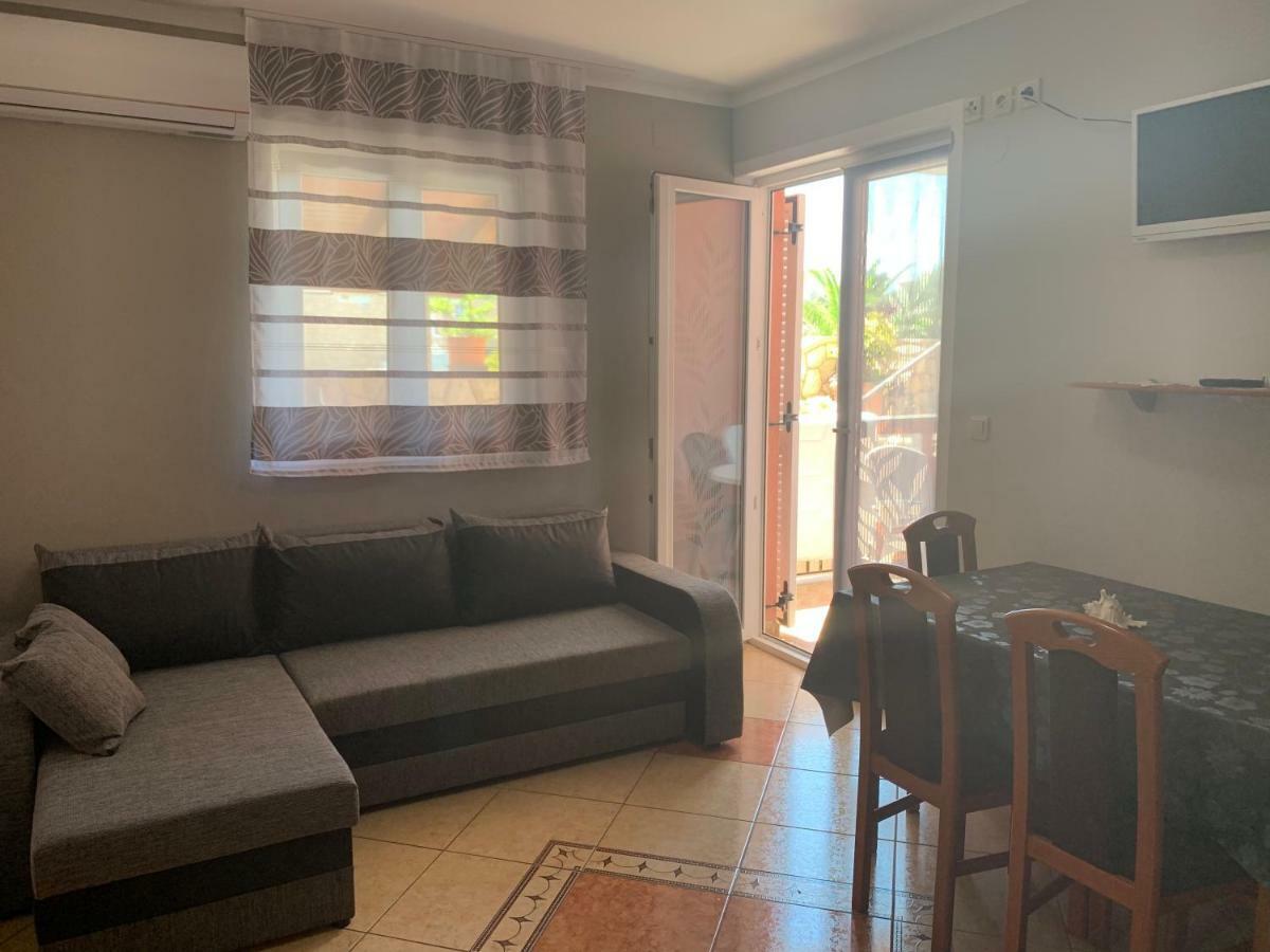 נובליה Apartments Albatross מראה חיצוני תמונה