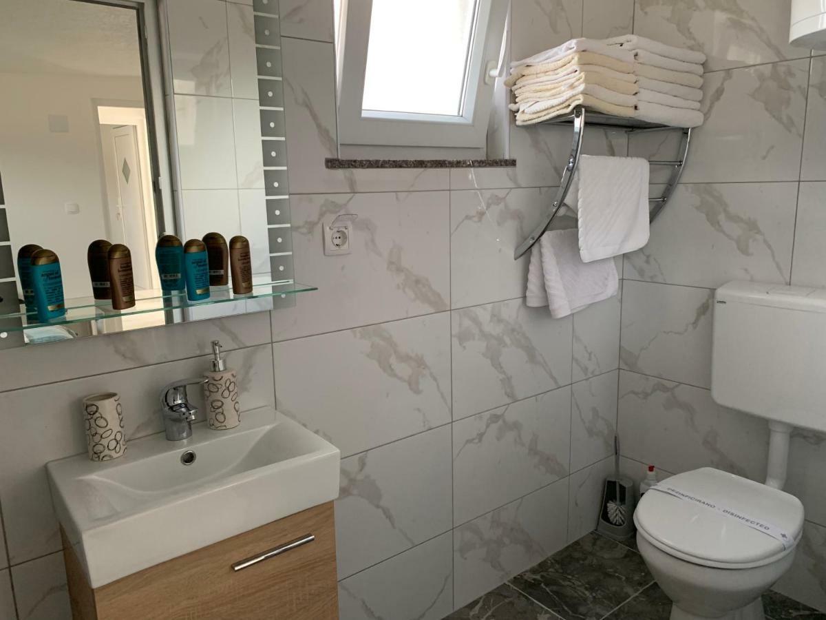 נובליה Apartments Albatross מראה חיצוני תמונה
