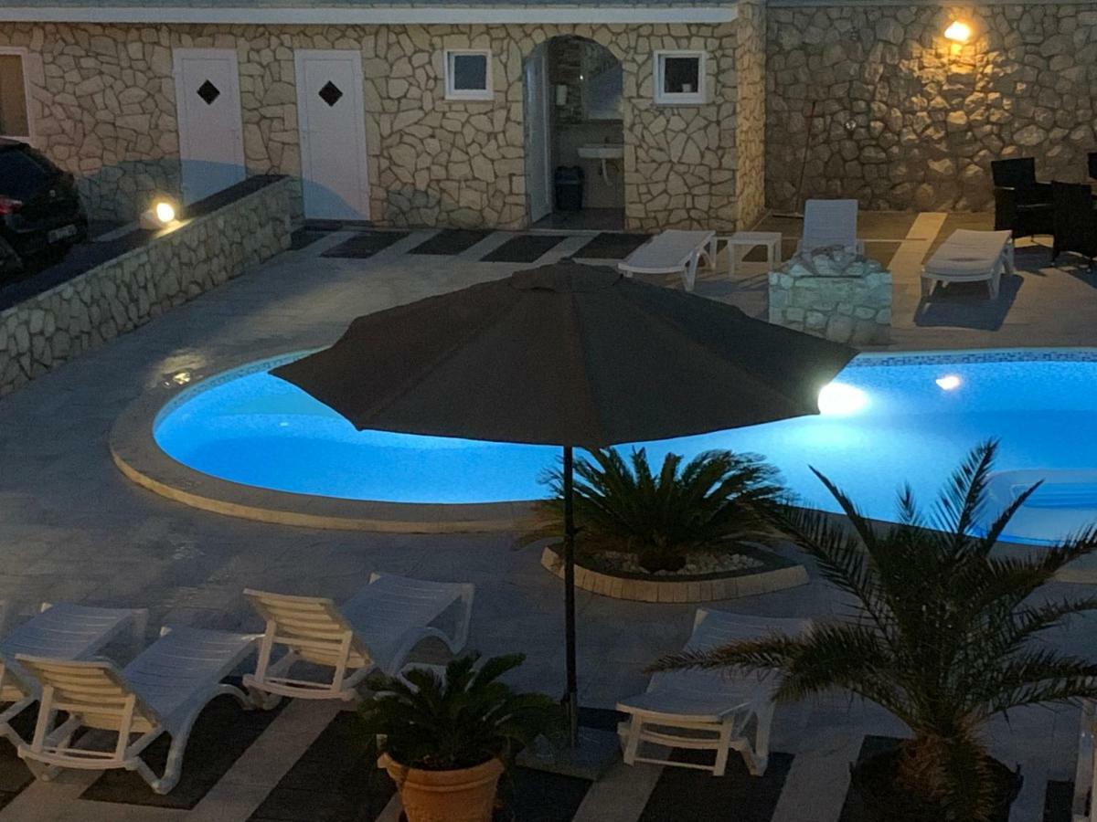 נובליה Apartments Albatross מראה חיצוני תמונה