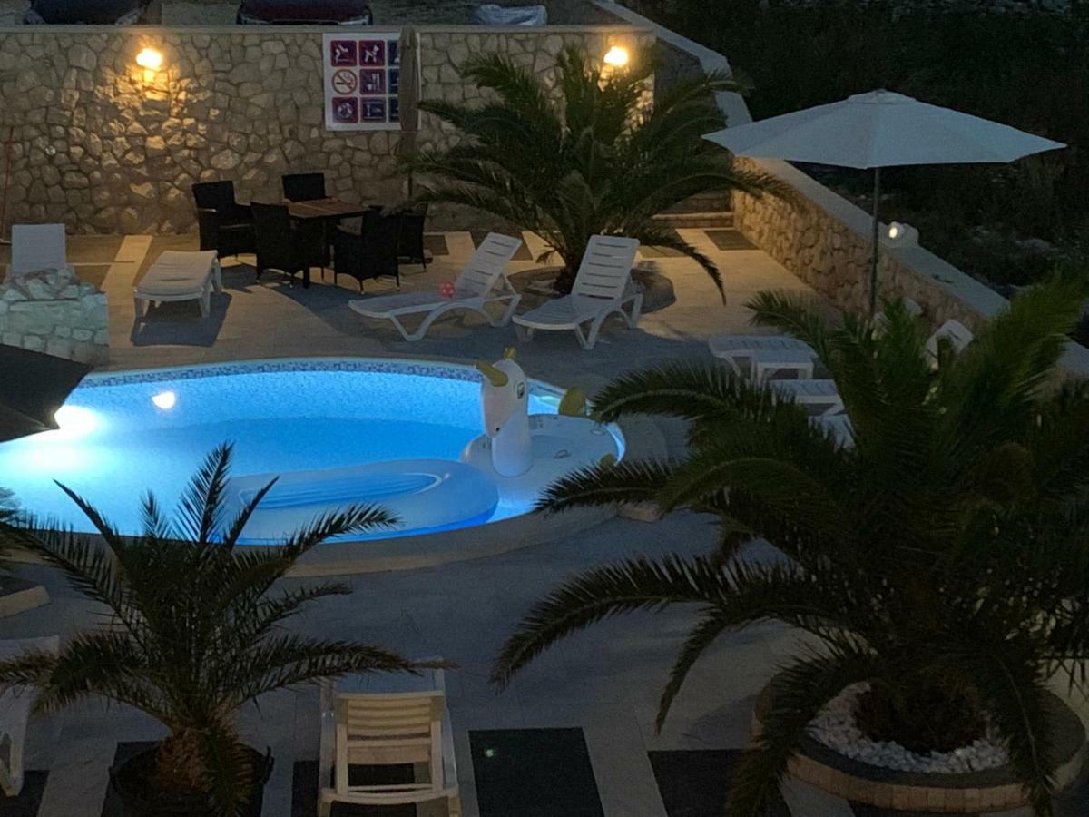 נובליה Apartments Albatross מראה חיצוני תמונה